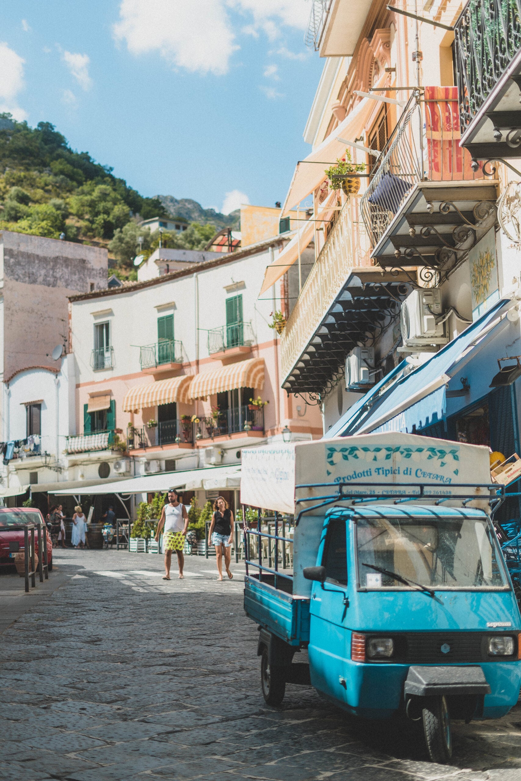 Experience the Glamour of Amalfi Coast: Italy's Stunning Cliffside Escape